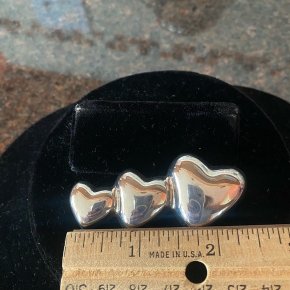 Sterling silver puff heart pin. - Picture 4 of 4